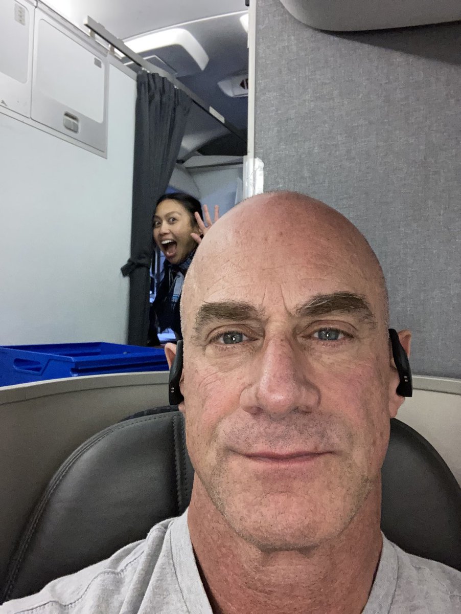 Chris_Meloni's tweet photo. Me and Kayla #photobombflying #emmytime https://t.co/vySM6cnLhs