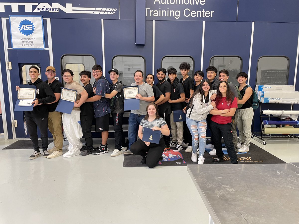 TeccW_Collision's tweet photo. 17 students, 4 FULL days of hard work, and many hours of advanced curriculum later… each student earned DeBeer 900 Painter Certification, DeBeer 900 Color Adjustment Certification, and 20 hours of I-CAR credit. A big thanks to  the Sherwin-Williams / Valspar training center! https://t.co/UN65e9PrHG