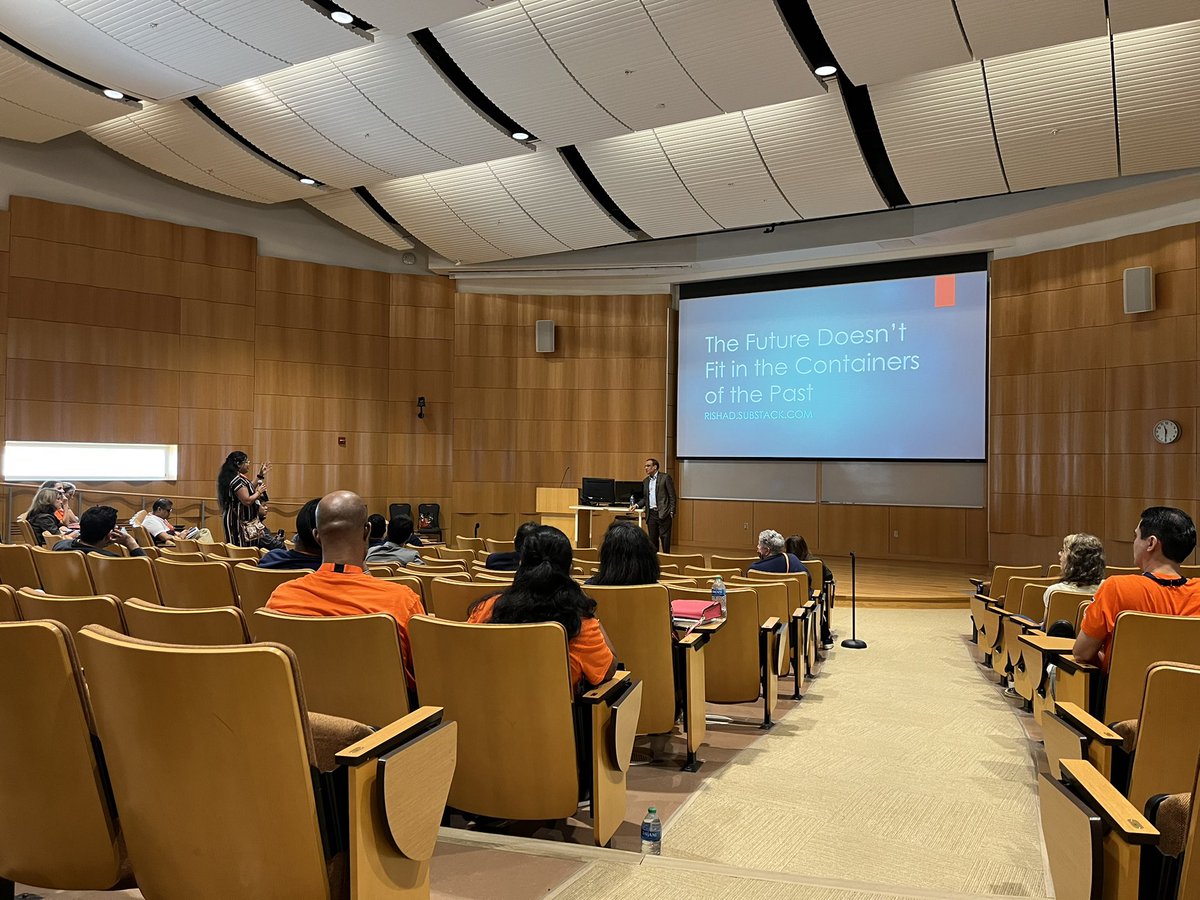 pamith's tweet photo. iConverge 2022. Gies College of Business. #Uiuc #wearegies https://t.co/TiXkpSngSe