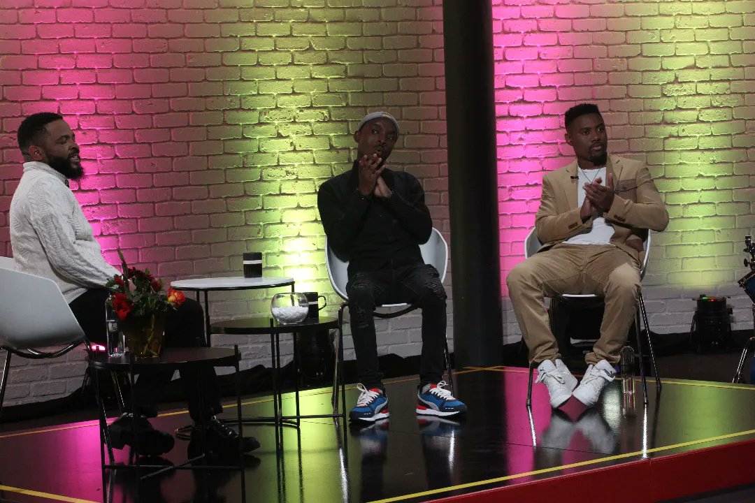 ONEGospel's tweet photo. It's a Saturday & we want you to sit up, so you enjoy the very best of stand-up. Tune into Let There Be Laughter #1GLTBL at 19:00 for some wholesome humor. Enjoy the rest of your week. 🙌🏽❤
#onegospel #comedyafrica
#christiancomedy
#saturdaystandup #dstvchannel331 https://t.co/ycM1fLVZDc