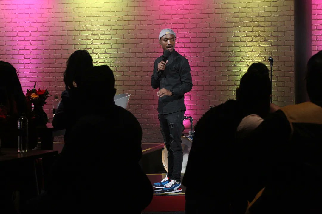 ONEGospel's tweet photo. It's a Saturday & we want you to sit up, so you enjoy the very best of stand-up. Tune into Let There Be Laughter #1GLTBL at 19:00 for some wholesome humor. Enjoy the rest of your week. 🙌🏽❤
#onegospel #comedyafrica
#christiancomedy
#saturdaystandup #dstvchannel331 https://t.co/ycM1fLVZDc
