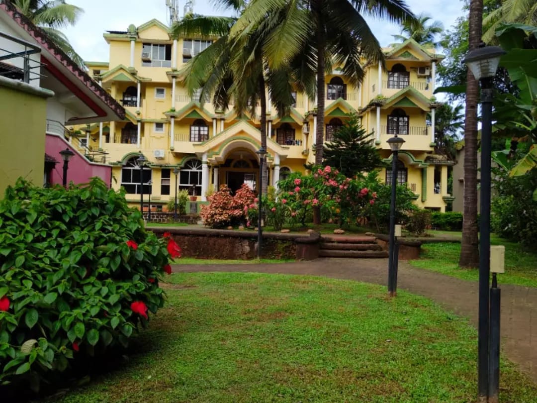 TourismGoa's tweet photo. Craving to stay in a place just few steps away from the sea? Well, then Miramar Residency is the best place to be! Located right at the popular Miramar beach, the residency provides an excellent staying experience in the vicinity of the capital- Panaji. 

#LetsGoa https://t.co/Evp7Je6tIA