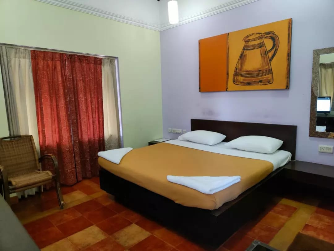 TourismGoa's tweet photo. Craving to stay in a place just few steps away from the sea? Well, then Miramar Residency is the best place to be! Located right at the popular Miramar beach, the residency provides an excellent staying experience in the vicinity of the capital- Panaji. 

#LetsGoa https://t.co/Evp7Je6tIA