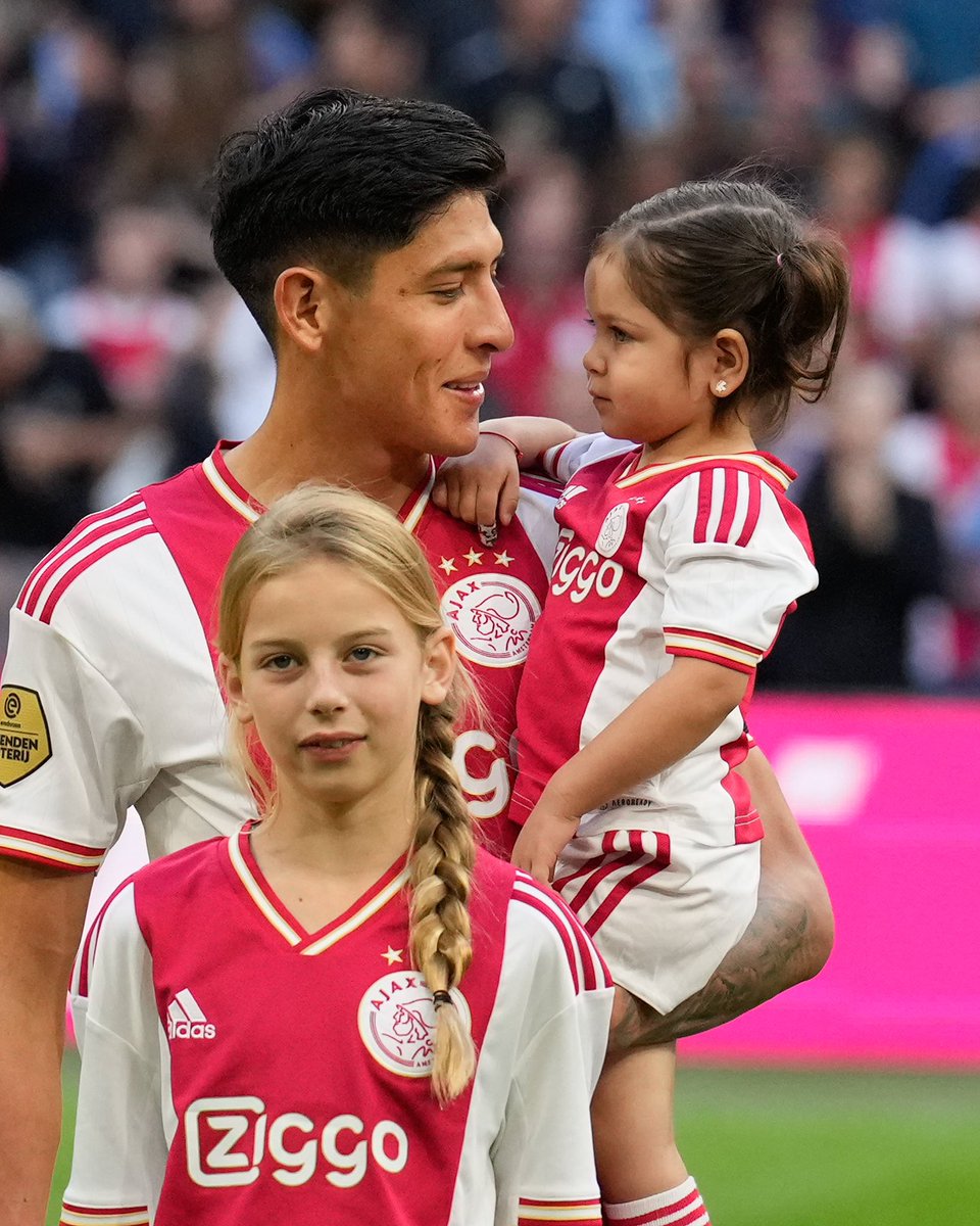 AFCAjax's tweet photo. 😍 @EdsonAlvarez19 https://t.co/CWQk2yx378