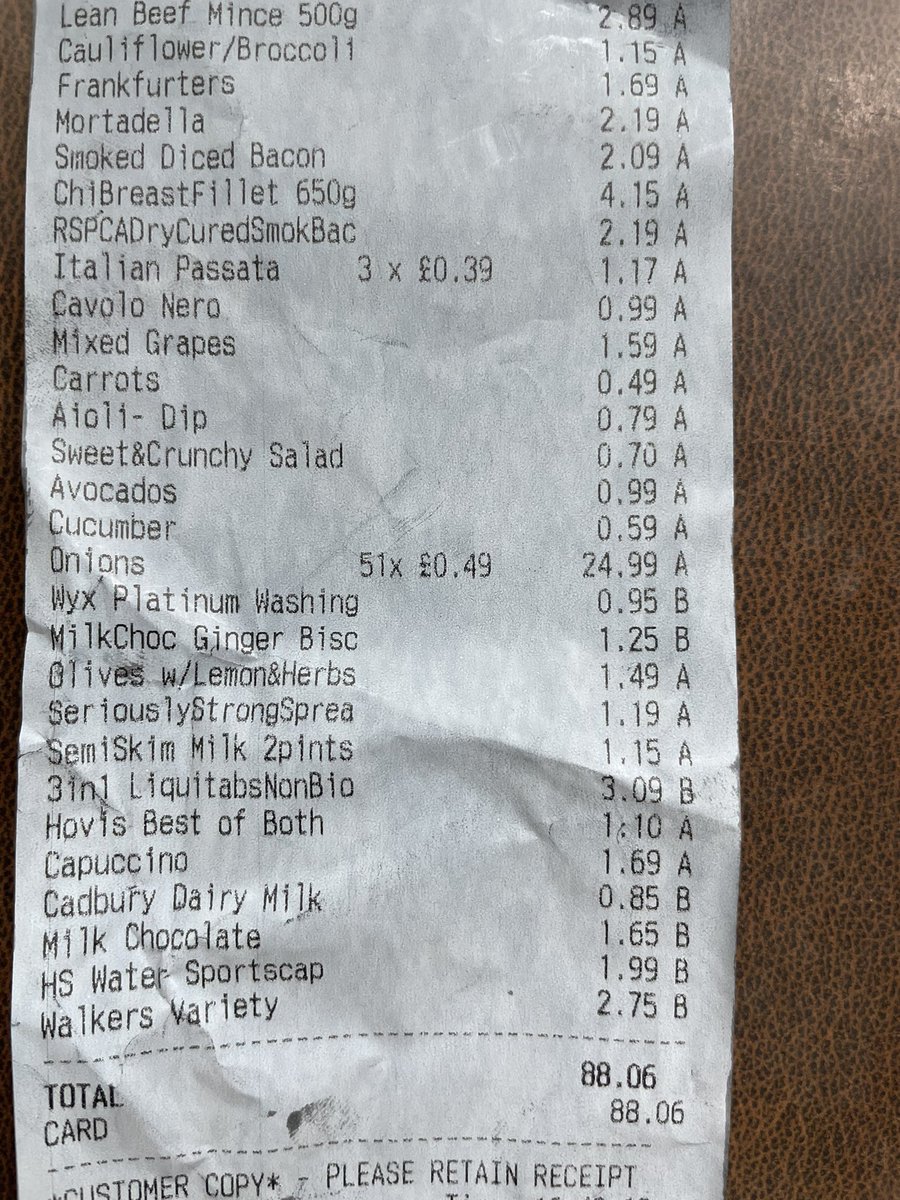 MariaChiara1's tweet photo. @LidlGB Went to Lidl today, I’ve come home and was curious why I spent so much, I’ve been charge £24.99 for onions 🙄😱 https://t.co/tloHcjkPHu