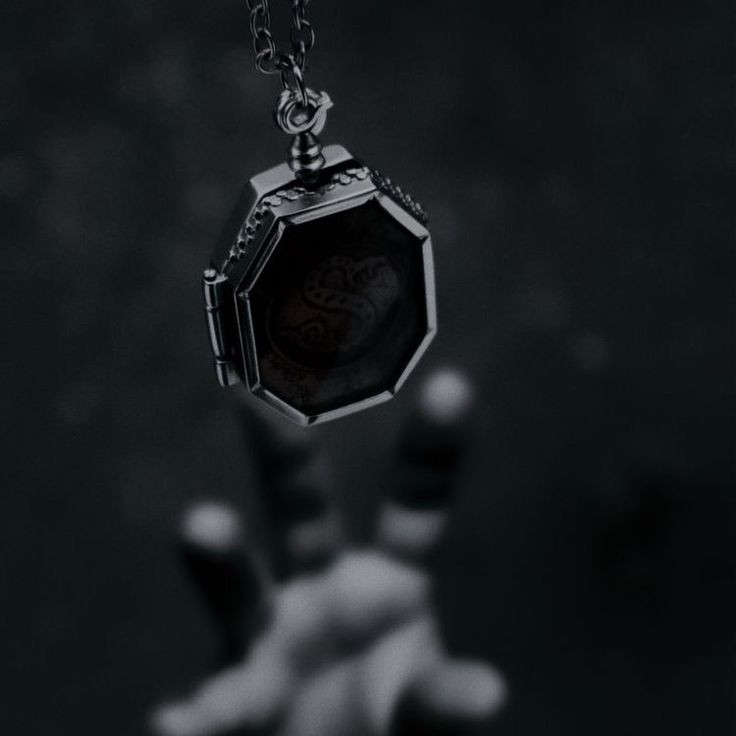 SENTRYSCONFRACT's tweet image. -        we're all going to die . 

        regulus arcturus black . 
        age - flexing . 
        queer  |  ftm .
        ships with chem . 
        the slytherin hero