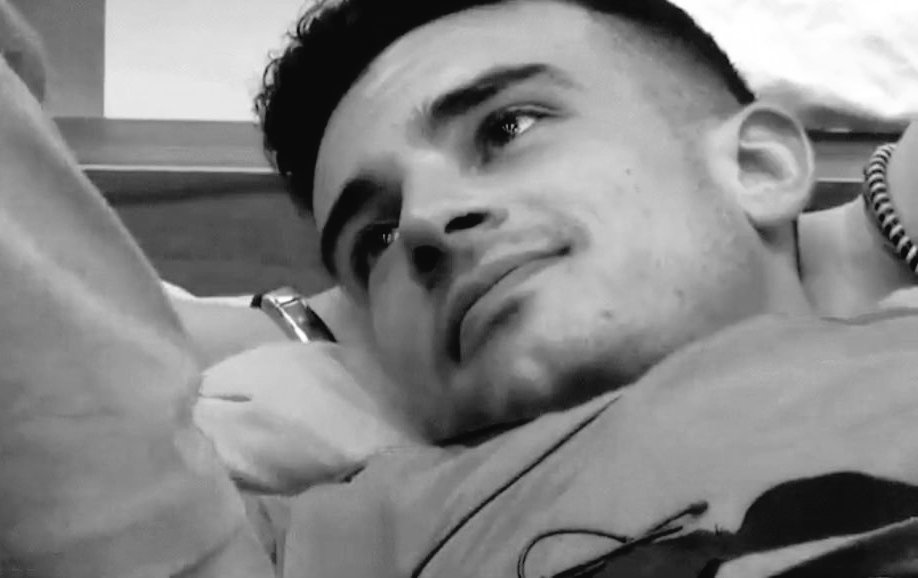 pxwallslt's tweet photo. Felices 27 a uno de mis españoles favoritos💖 
Al que tanto me enseñó a través del reality, al que me enganchó y me tocó el corazón. Al osito de peluche más grande del mundo. Te quiero mucho Adri, conocerte fue de las mejores cosas de este año. Gracias siempre @AdriaaanTello https://t.co/ws9xt9P6sf