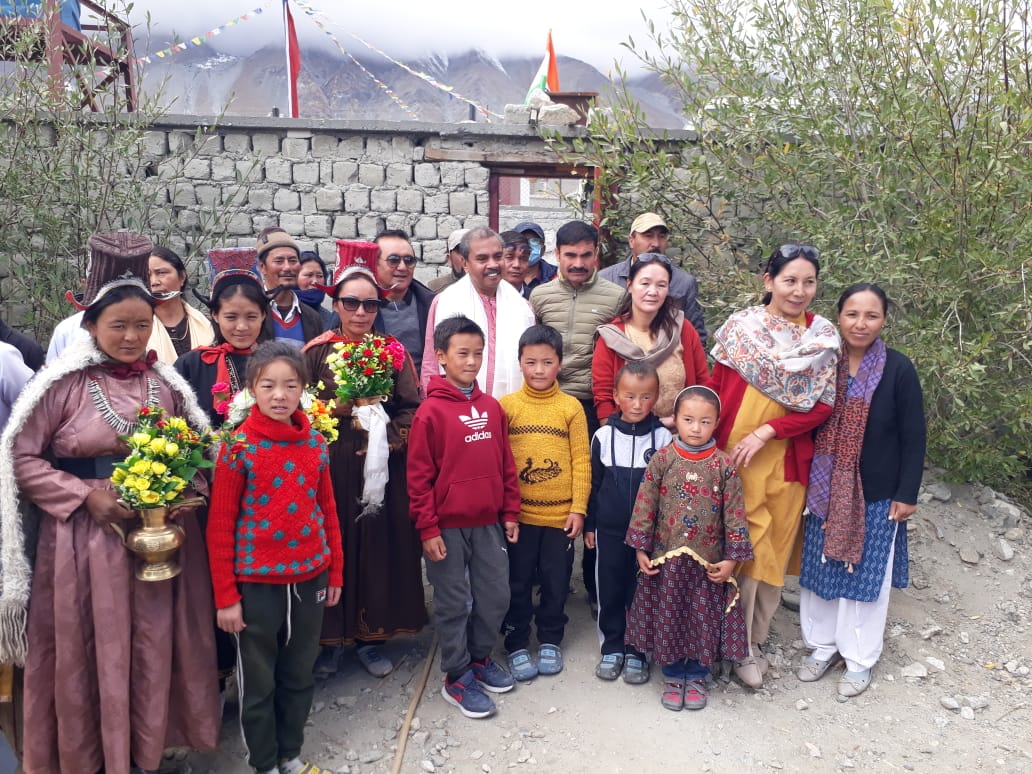 MoS @MinistryWCD Dr Munjpara Mahendrabhai attends #PoshanMela celebration at AWCs of Maan & Spangmik in #Durbuk block, #Leh on the occasion of #PoshanMaah #PoshanMaah2022 #AWCs @LAHDC_LEH @LadakhSecretary @PIB_India @MIB_India @LehDpo @ddnewsladakh @prasarbharti @PBLadakh