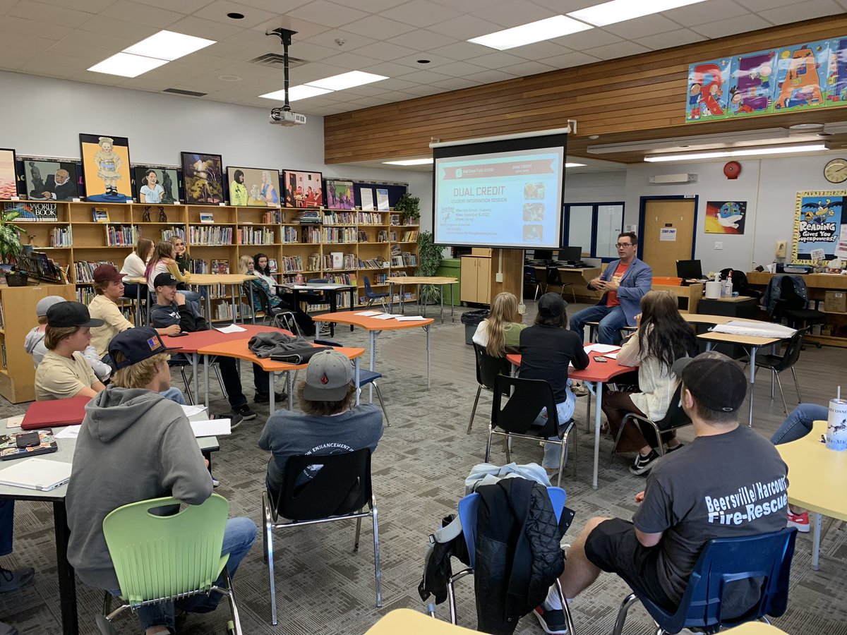 Work Experience/RAPP/Dual Credit/ and Green Certificate presentation by Mr. Kissel. #creatingpathways #lifelonglearning @AlixMACSchool @WCPS72 @KylieKissel