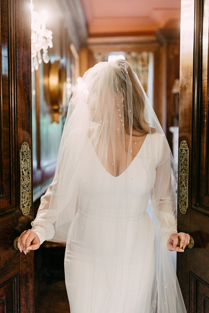CedarHallTN's tweet photo. “Happiness and confidence are the prettiest things you can wear on your wedding day.” - Taylor Swift 💫⁣
⁣
Venue + Coordination ◦ @cedarhallTN
Photographer ◦ @kellyginn22
⁠Gown ◦ Maggie Louise Bridal https://t.co/JFlgvxtJCK