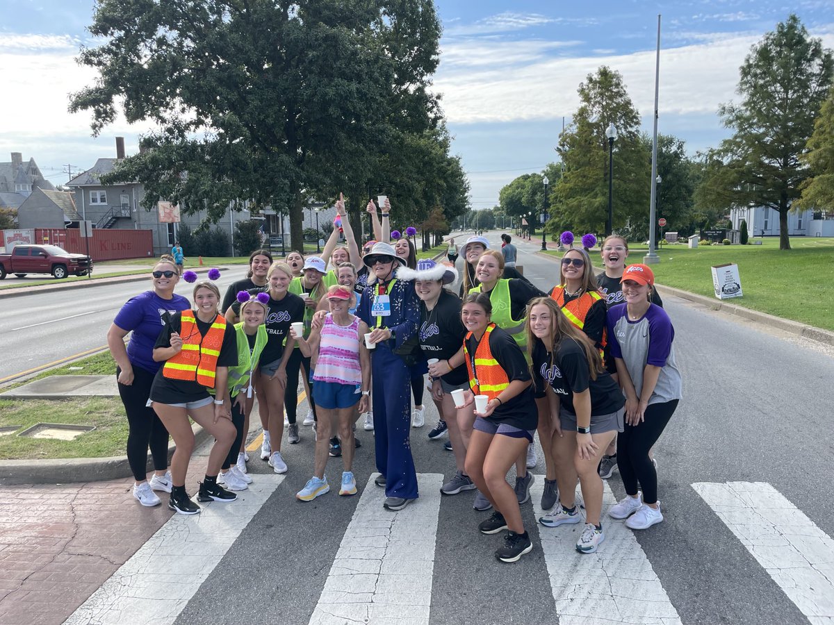 UEAthletics_SB's tweet photo. Great time cheering on the runners today at the YMCA 15k! #Rakeville https://t.co/QjWMBvqLp3