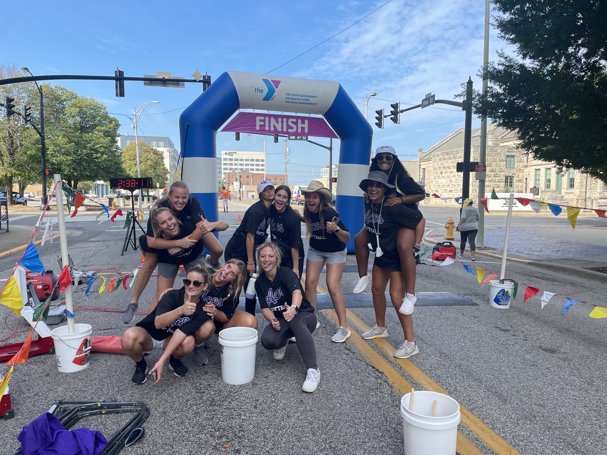 UEAthletics_SB's tweet photo. Great time cheering on the runners today at the YMCA 15k! #Rakeville https://t.co/QjWMBvqLp3