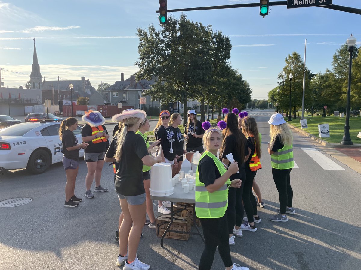 UEAthletics_SB's tweet photo. Great time cheering on the runners today at the YMCA 15k! #Rakeville https://t.co/QjWMBvqLp3