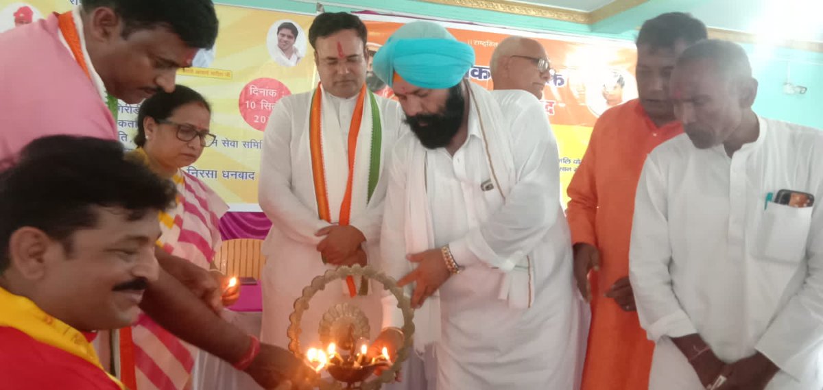 rakesh_bstpyp's tweet photo. आज निरसा धनबाद झारखंड में धनबाद मंडल की कार्यकर्ता बैठक 
भारत स्वाभिमान सहित पांचों संगठन के कार्यकारिणी का बैठक निरसा  के नया ढंगा मंदिर के प्रांगण में संपन्न हुआ https://t.co/HKPx7Udtkz