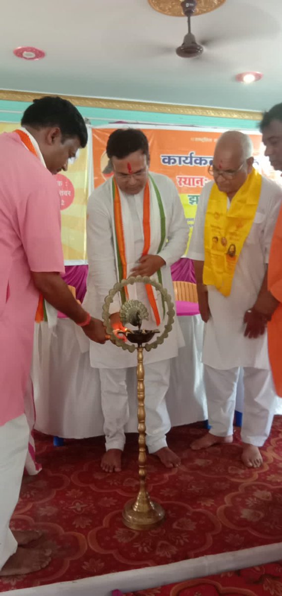 rakesh_bstpyp's tweet photo. आज निरसा धनबाद झारखंड में धनबाद मंडल की कार्यकर्ता बैठक 
भारत स्वाभिमान सहित पांचों संगठन के कार्यकारिणी का बैठक निरसा  के नया ढंगा मंदिर के प्रांगण में संपन्न हुआ https://t.co/HKPx7Udtkz