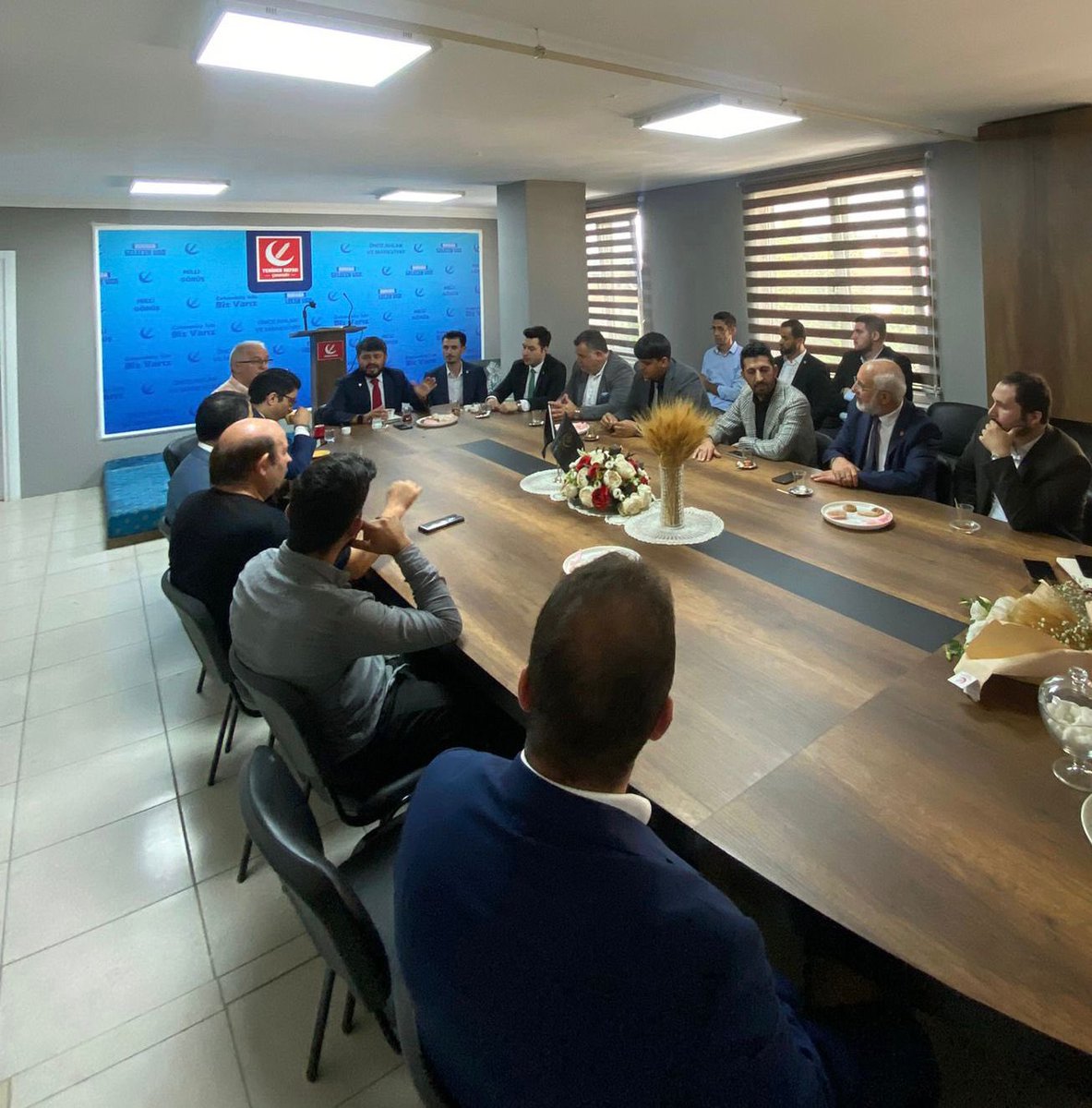 rpmustafadogan's tweet photo. 📍Çekmeköy

Partimizin Çekmeköy İlçe Başkanlığını ve meydanda açmış oldukları standı ziyaret ettik.

Çekmeköy Tamam İnşallah 👍 https://t.co/m55rSyYpgq