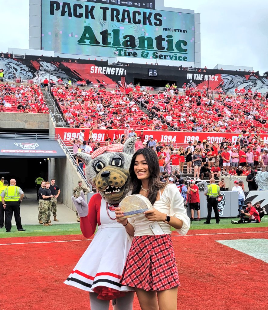 PackPromos's tweet photo. Cheese-Rolling WORLD CHAMP in #CFS today! #GoPack #PackTracks @AtlanticTireSer https://t.co/6cED8HRPku