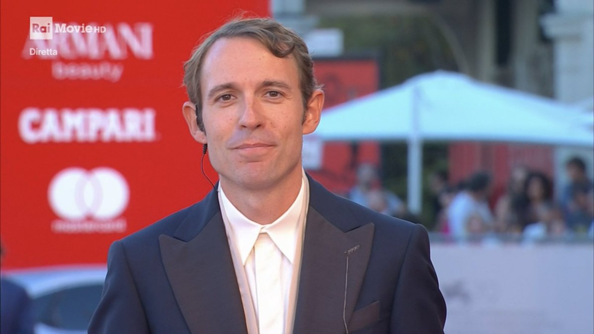 sweetbitterish's tweet photo. Grazie soldato, non ti dimenticheremo
#Venezia79 https://t.co/7pxryh6BdY