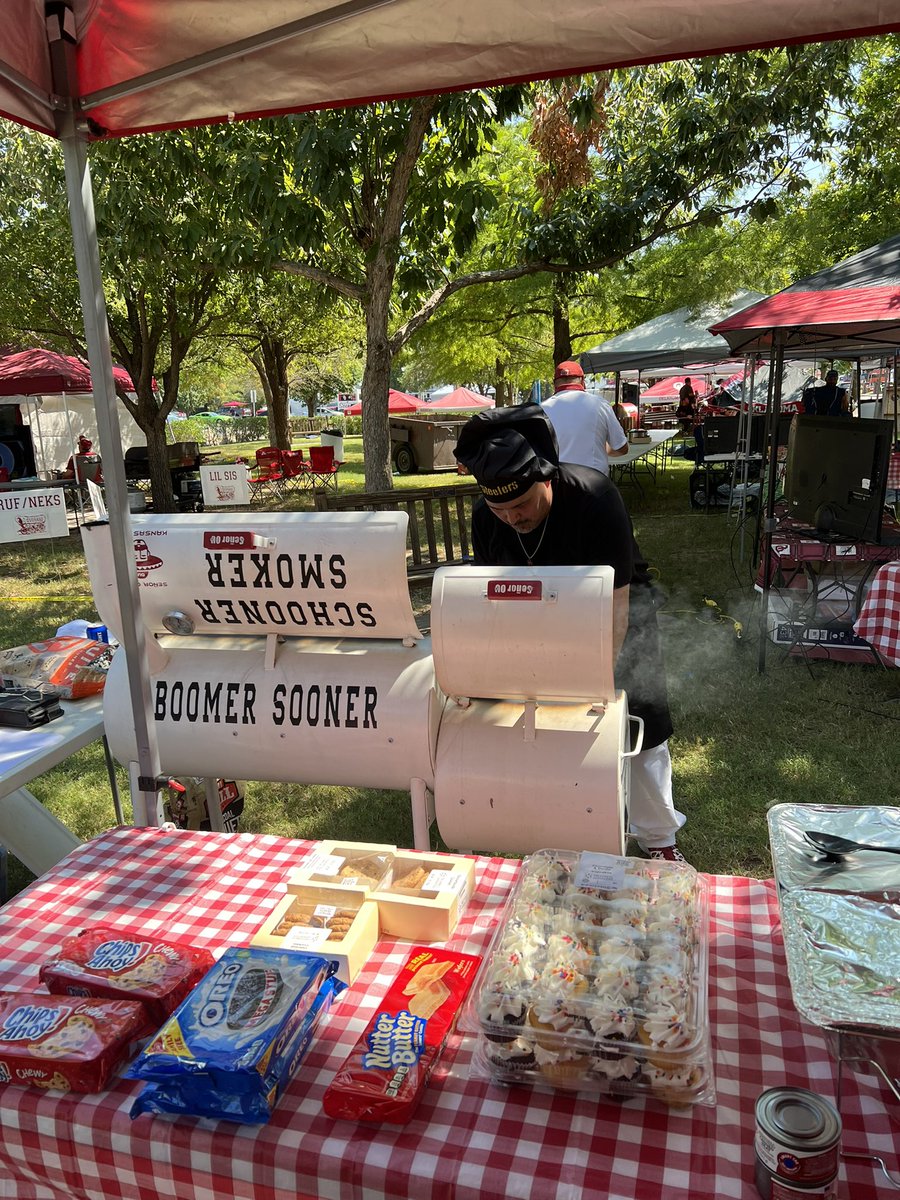 boomerjerry56's tweet photo. Senoroukc is getting the smoker ready https://t.co/b4REb0tUV1