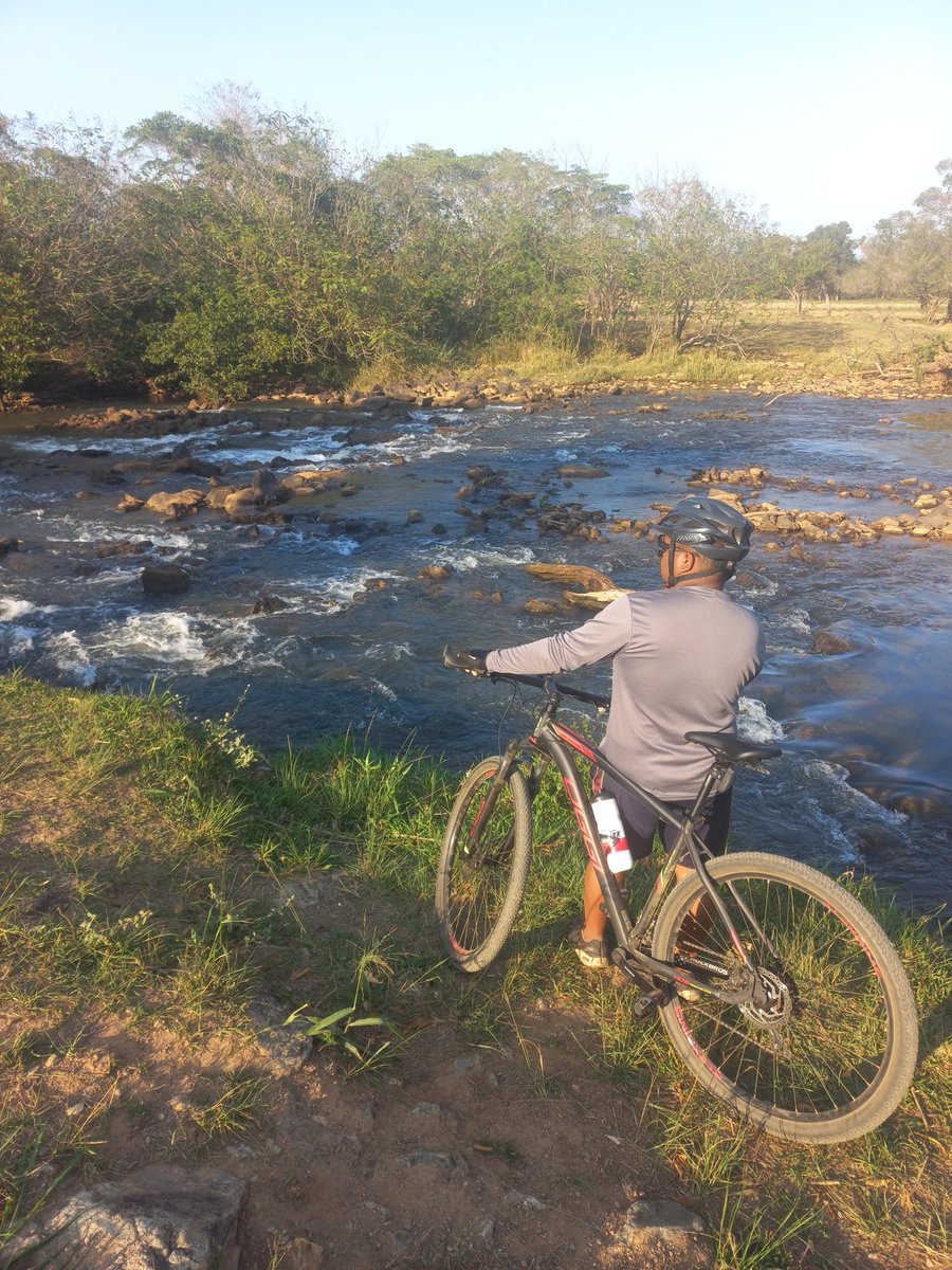 Thayronii's tweet photo. Viva lá Vida 🛣🚴🏿⛰️🌊🏞🌞 https://t.co/xpbkDEXfJq