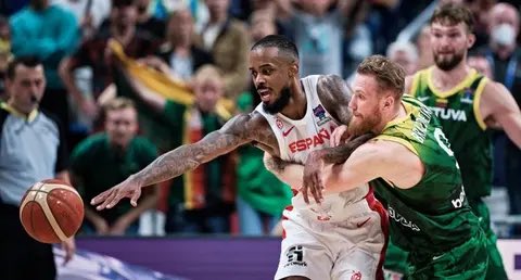 solobasketcom's tweet photo. #EuroBasket
#Espana vs #Lituania
#ESPLTU
‘Quijote’ Brown y ‘Sancho’ Díaz hacen molinos a los gigantes lituanos
✍🏼 @JesusQuero
⬇️ LINK
https://t.co/zs9HNRyPur https://t.co/yjgL38Merc