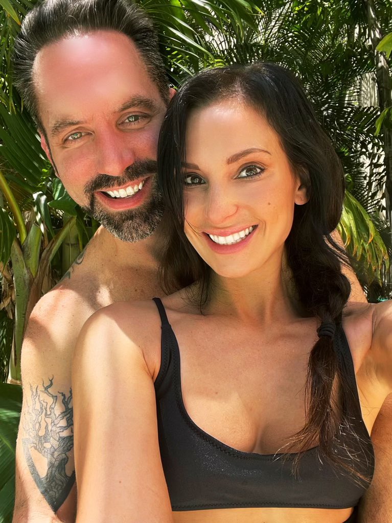 NickGroff_'s tweet photo. Have a great weekend! We are in #florida #bocaraton for @TessaGroff show at the #bocablackbox Come see us Sunday @bocablackbox at 2pm. https://t.co/Zq3pdv0LGH https://t.co/kdgW6ueh6l