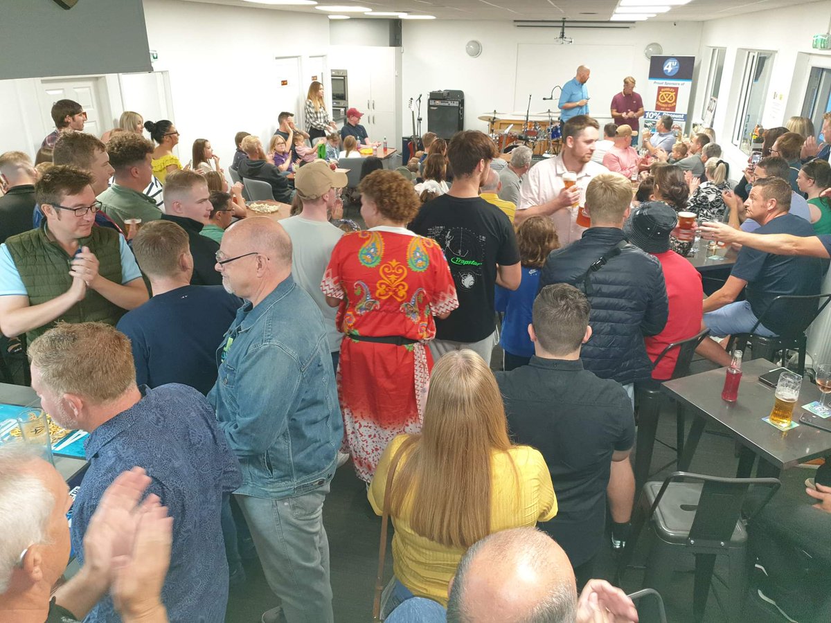 And it's been a busy night at #TheFamilyClub! #FullHouse

📸 <a href="/CartsUk/">Philip Carter 💙💛</a>