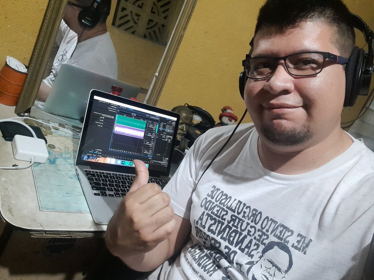 PayoLechado's tweet photo. Tarde lluviosa + edición de podcast desde casa = un día productivo.
Este lunes nuevo episodio de @muydenicho con comentarios sobre Twitter, YouTube y el cambio de la industria a favor del video.
#Podcast #Podcasting #MetaPodcast https://t.co/CPdZE7itrO
