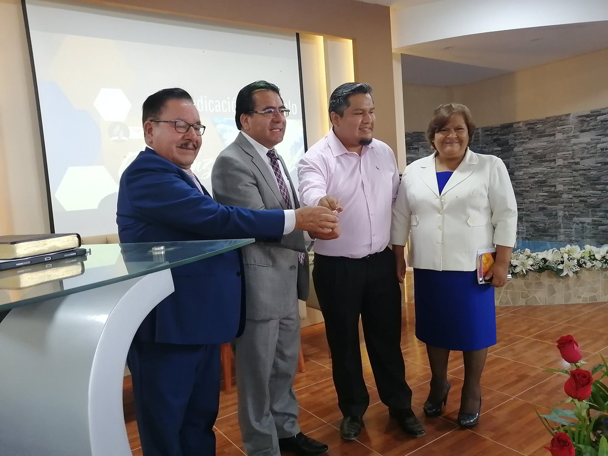 edsonvguerrerol's tweet photo. Familia Ríos Ruiz dona Templo en Trujillo. Dicha familia encabezada por el Ing. Paulino Ríos y su esposa Bethy Ruiz (#DMLaMerced) construyen un Templo en Conache y lo donan a la Iglesia Adventista en la ANoP - Trujillo. Dedicación fue acompañada por bautismo de su nieta Micaela. https://t.co/Iu7sPxM4MR