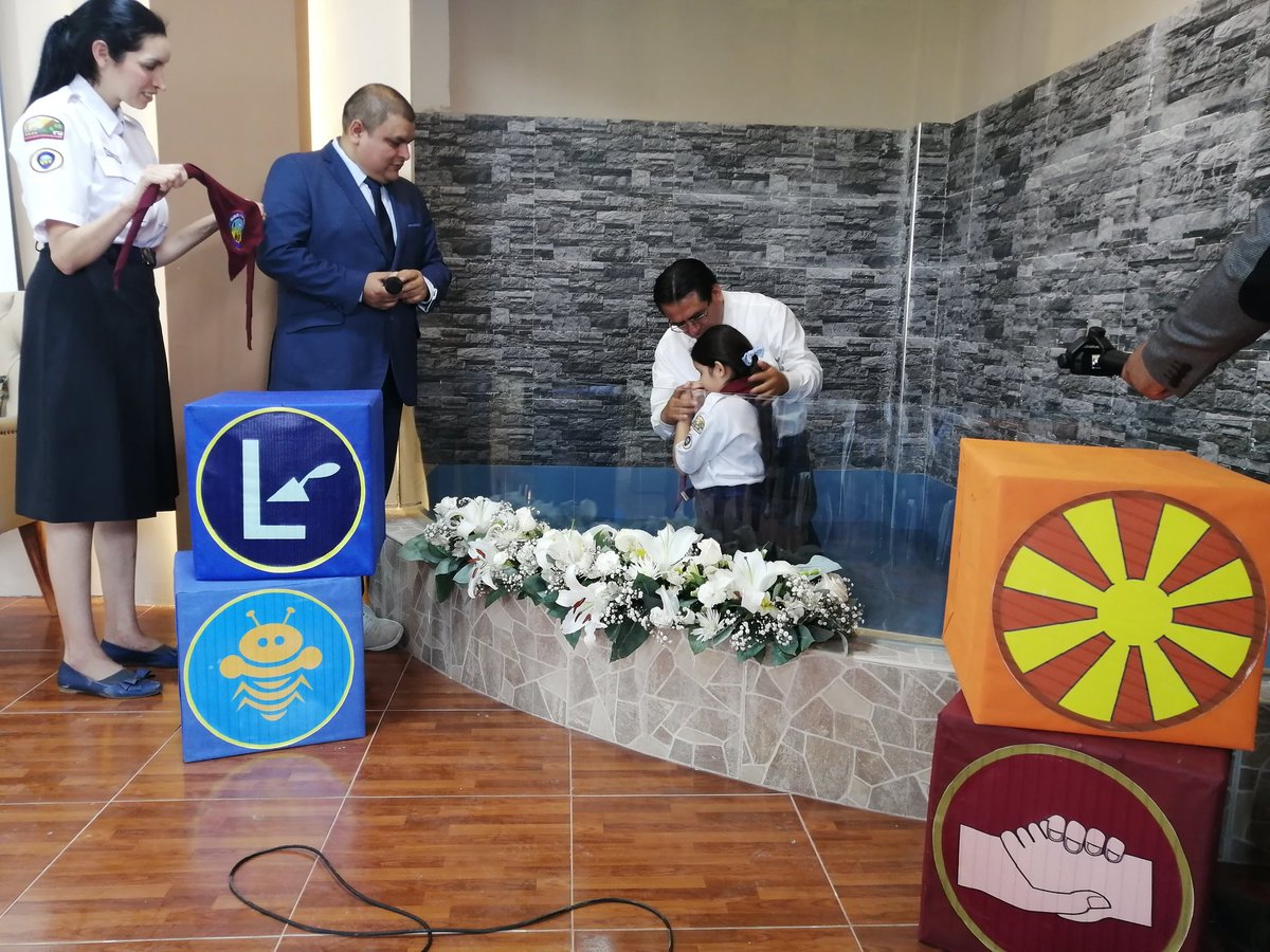 edsonvguerrerol's tweet photo. Familia Ríos Ruiz dona Templo en Trujillo. Dicha familia encabezada por el Ing. Paulino Ríos y su esposa Bethy Ruiz (#DMLaMerced) construyen un Templo en Conache y lo donan a la Iglesia Adventista en la ANoP - Trujillo. Dedicación fue acompañada por bautismo de su nieta Micaela. https://t.co/Iu7sPxM4MR