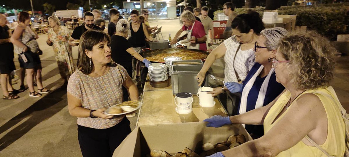 Sopar de la Comissió <a href="/OnzeSetembreBdn/">OnzeSetembreBadalona</a> #Badalona on ens trobem la ciutadania, partits polítics i entitats en defensa de la llibertat dels Països Catalans.
Agrair les paraules de <a href="/LaIntersindical/">LA INTERSINDICAL</a>, <a href="/llenguacat/">Plataforma per la Llengua</a> i l'@olafdoesstuff de Young Scott for Independence.
#ViscalaTerra