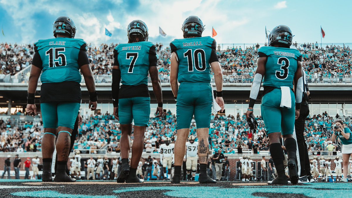 javariusg_'s tweet photo. After a great experience at @CoastalFootball and a great conversation with Coach @CoachChadwell &amp; Coach @coachmjdixon, I am blessed to receive an offer from Coastal Carolina University! #ChantsUp
@Ftballman39 @omarporter1 @CrestFBRecruits @RivalsFriedman @BrianDohn247 @adamgorney https://t.co/0QLPD4Lrbm