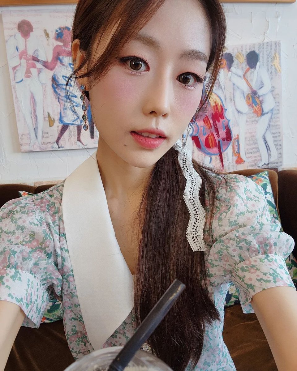 geulyz's tweet photo. 220909 #Lovelyz #LEESUJEONG INSTAGRAM
See you at #MrRadio relatable by generation #MZLab later at 5 PM too😙💙 https://t.co/gH0pli6C9M