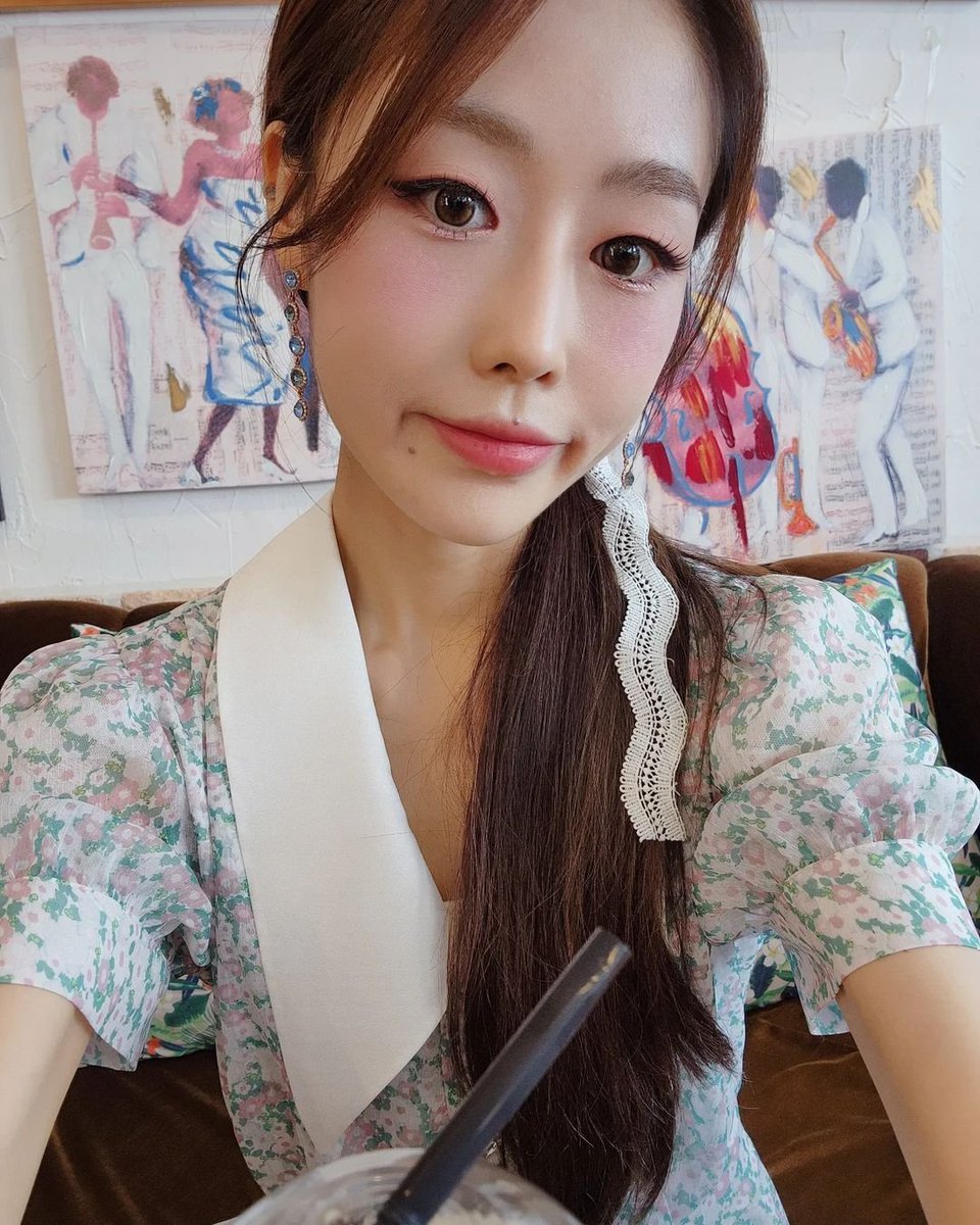 geulyz's tweet photo. 220909 #Lovelyz #LEESUJEONG INSTAGRAM
See you at #MrRadio relatable by generation #MZLab later at 5 PM too😙💙 https://t.co/gH0pli6C9M