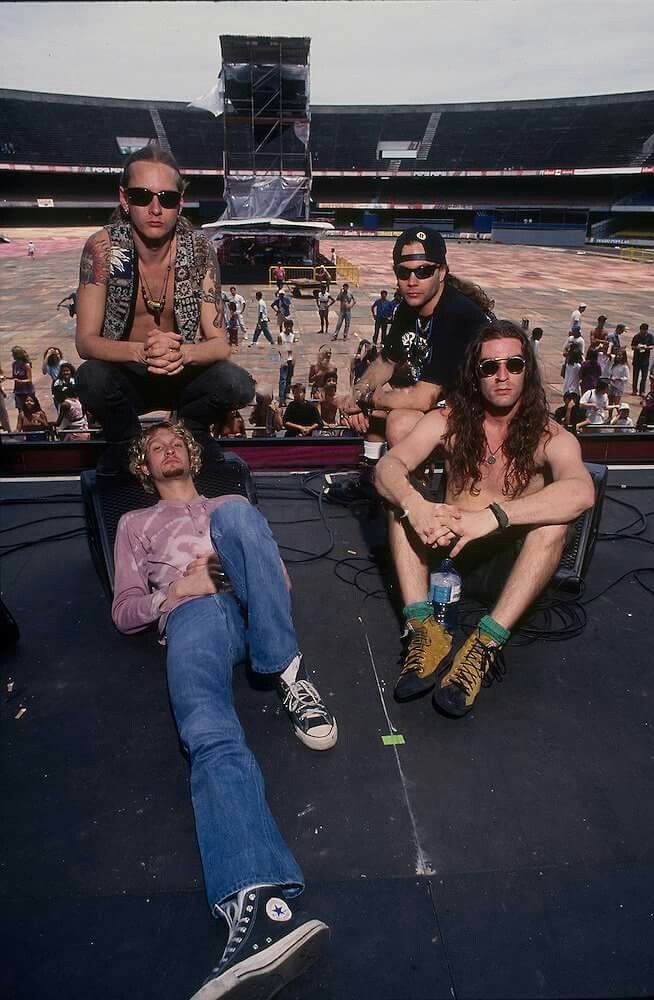 ThatDawnaGirl's tweet photo. Who else is seeing @AliceInChains @breakingbenj and #Bush tonight in Phoenix? I'm excited to see all the bands!
#AliceInChains #BreakingBenjamin #PhoenixConcert #PhoenixREALTOR #ScottsdaleREALTOR #ParadiseValleyREALTOR #MusicLover https://t.co/60TVXpeqKk