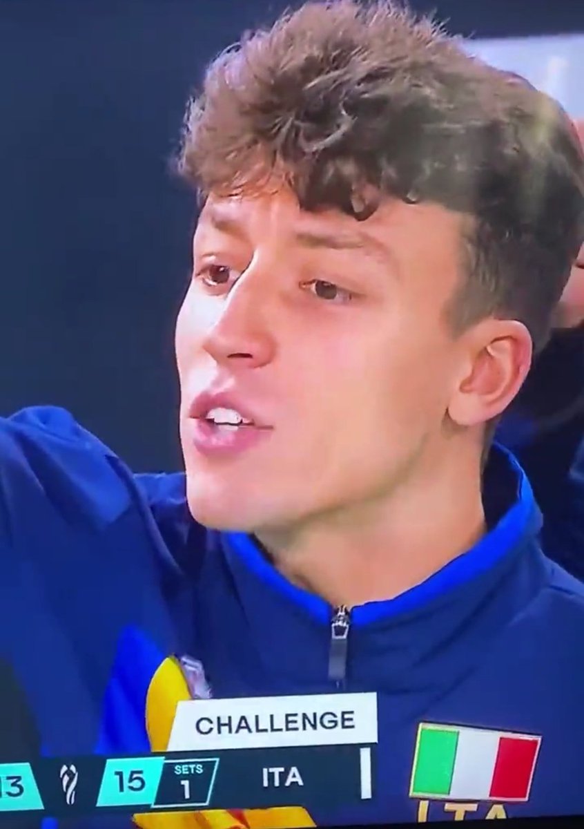 Vanessa89125464's tweet photo. Da "sto deficiente" a "non capisce un cazzo" è un attimo 💀

#ItaliaSlovenia #italvolley #MWC2022 https://t.co/Sfjl3ZD52K