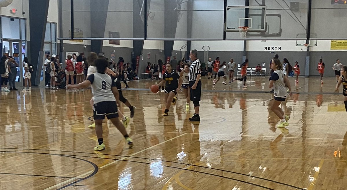_ECGBasketball's tweet photo. Pretty Good day at the @ACH_GBB #I35HSShowdown with big wins over SW (41-19) &amp; SV today (41-14). Proud of our growth &amp; energy! Absolutely 💛 this team! Thank you @princesssole12 for coaching them up! #ECHoops #Together https://t.co/AMJXcvMOAM