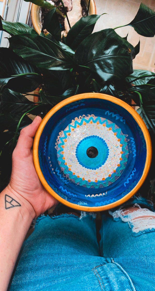 AlikaAnderson's tweet photo. 🧿🌿🔆Evil eye dish 🔆🌿🧿 
#art https://t.co/5EEb0Ic6CV