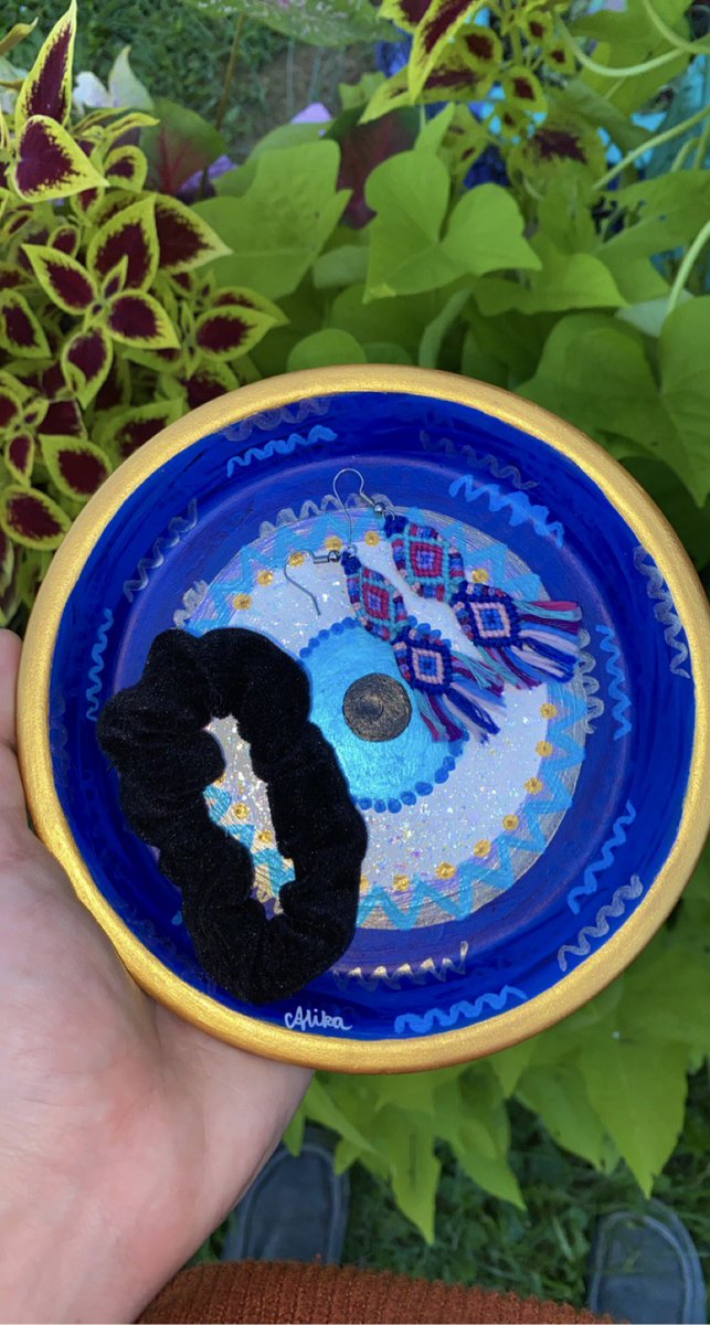 AlikaAnderson's tweet photo. 🧿🌿🔆Evil eye dish 🔆🌿🧿 
#art https://t.co/5EEb0Ic6CV