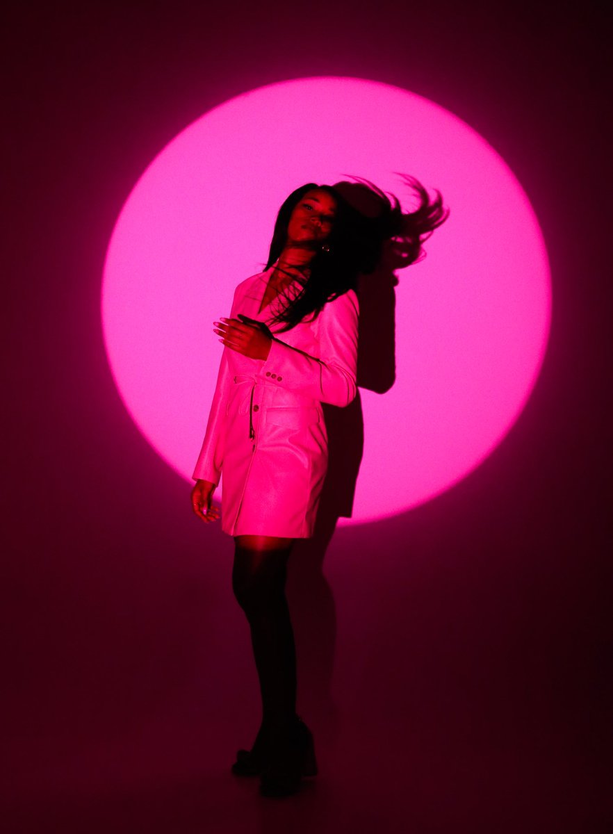 AlexanderFB's tweet photo. 🟣📸🎇 #PinkLights https://t.co/BT0c6F5vkR