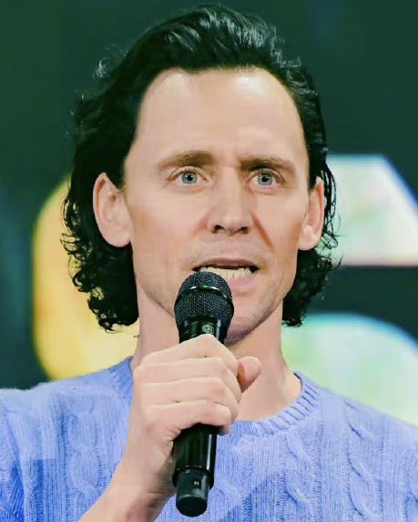 crying over the beauty of tom’s eyes