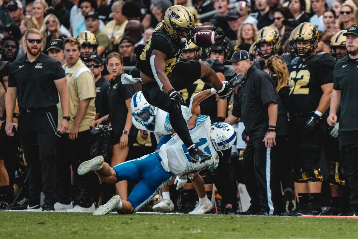 😤 Big day for Downing gets even bigger. Second career touchdown rush adds to the Purdue score. 55 rushing yards on 11 carries. 

#BoilerUp | #LetsPlayFootball