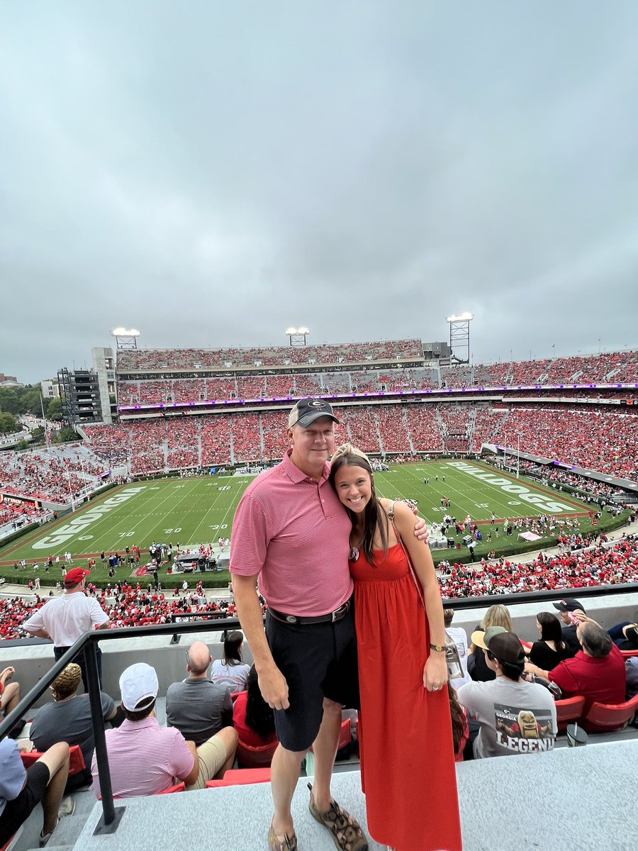 LaurenC82071258's tweet photo. #SamvsUGA #GoDawgs https://t.co/YTVLF0SKNe