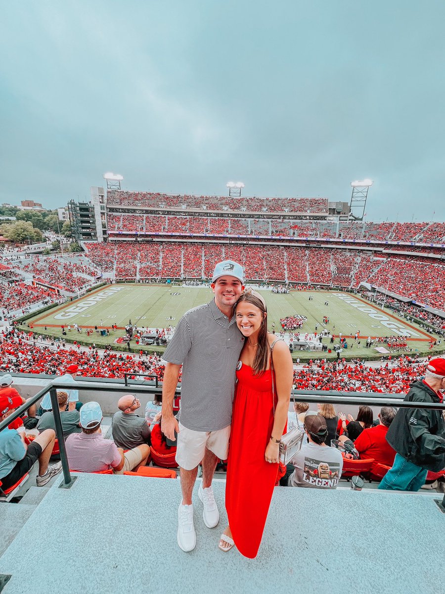 LaurenC82071258's tweet photo. #SamvsUGA #GoDawgs https://t.co/YTVLF0SKNe