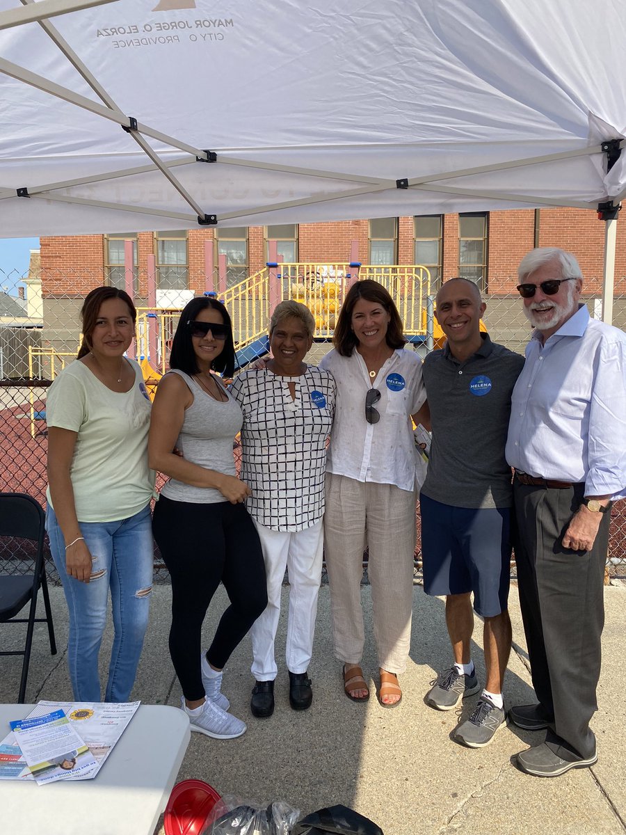 HelenaBFoulkes's tweet photo. Perfect afternoon for a cookout! @Jorge_Elorza https://t.co/FYG0X8KubI