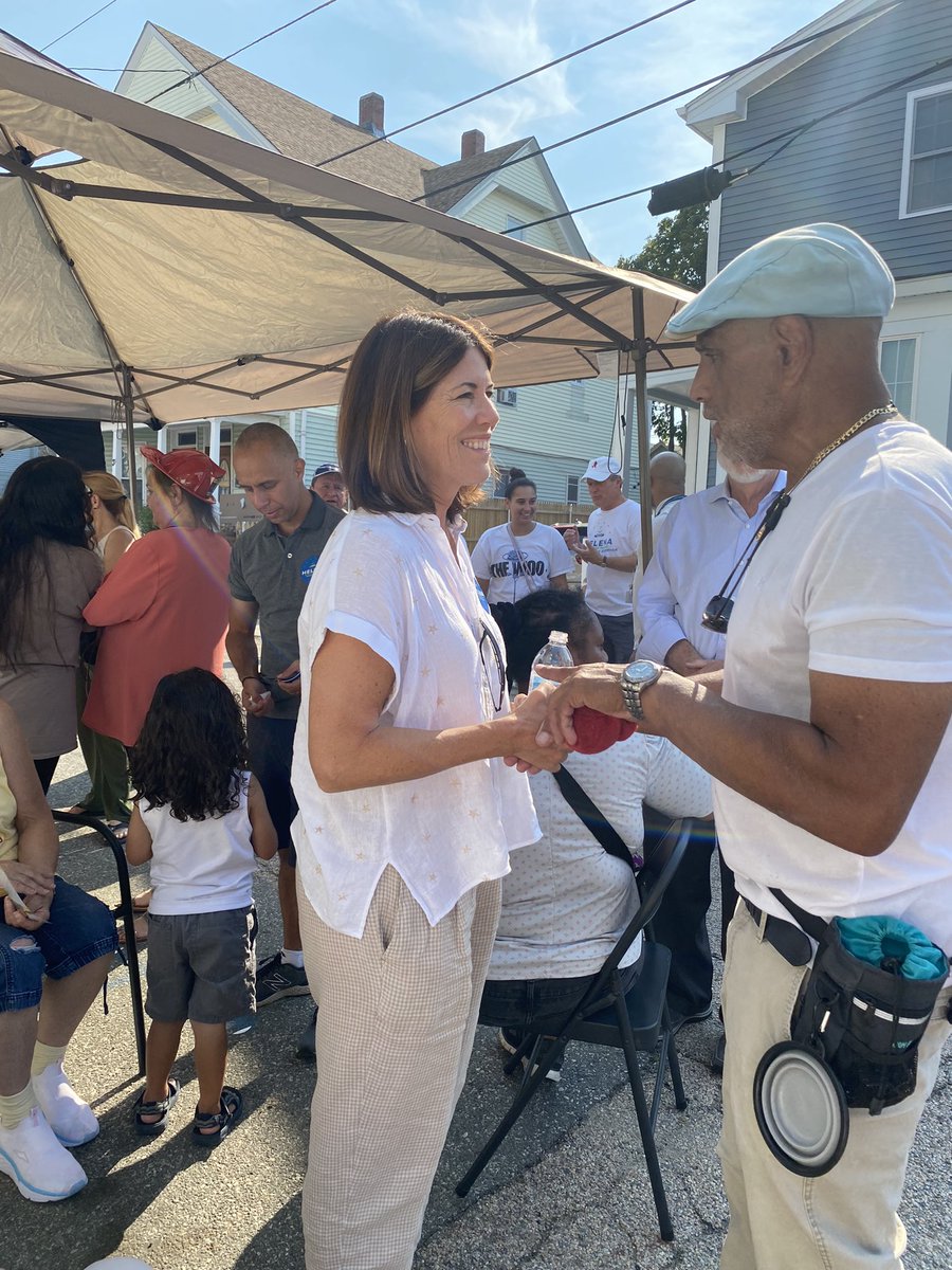 HelenaBFoulkes's tweet photo. Perfect afternoon for a cookout! @Jorge_Elorza https://t.co/FYG0X8KubI