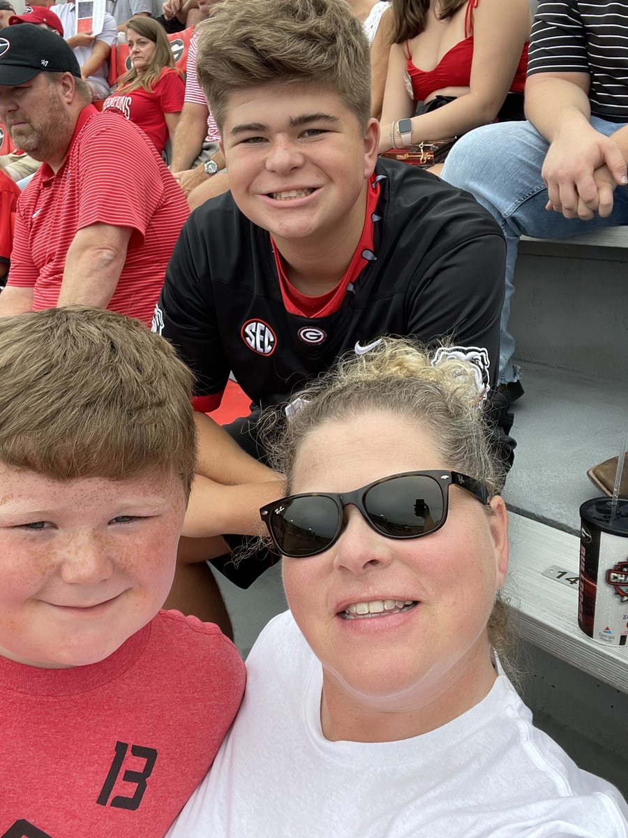 DubyaNee72's tweet photo. Family! Vinnys Birthday! #samvsuga https://t.co/tTVlkd8IO5