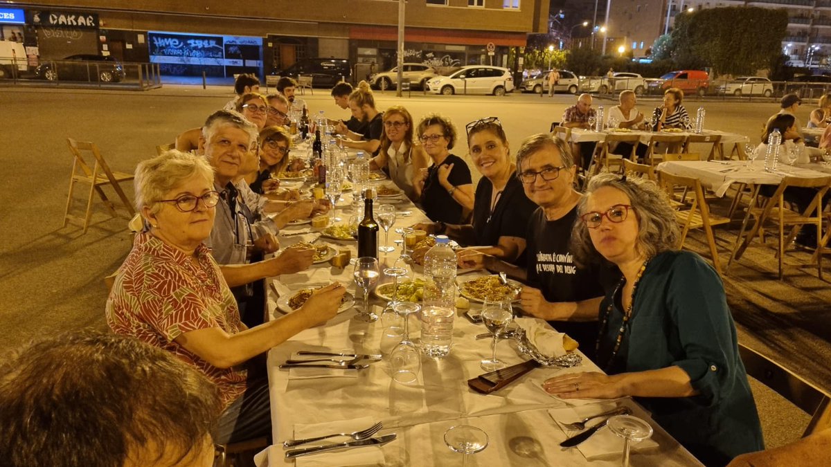Enguany hem tornat a omplir la Plaça Països Catalans a #Badalona en el sopar de l'Onze de Setembre. Agraïr la tasca de la Comissió <a href="/OnzeSetembreBdn/">OnzeSetembreBadalona</a> i ponents, així com a totes les organitzacions que ho fem possible. <a href="/Avancem_BDN/">Avancem Badalona</a>