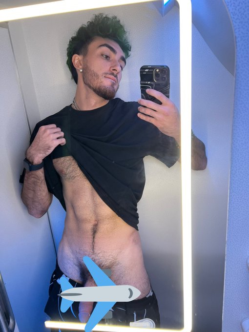 Would you sneak into the bathroom with me and join the mile high club? ✈️ https://t.co/IXnY2EcZnk