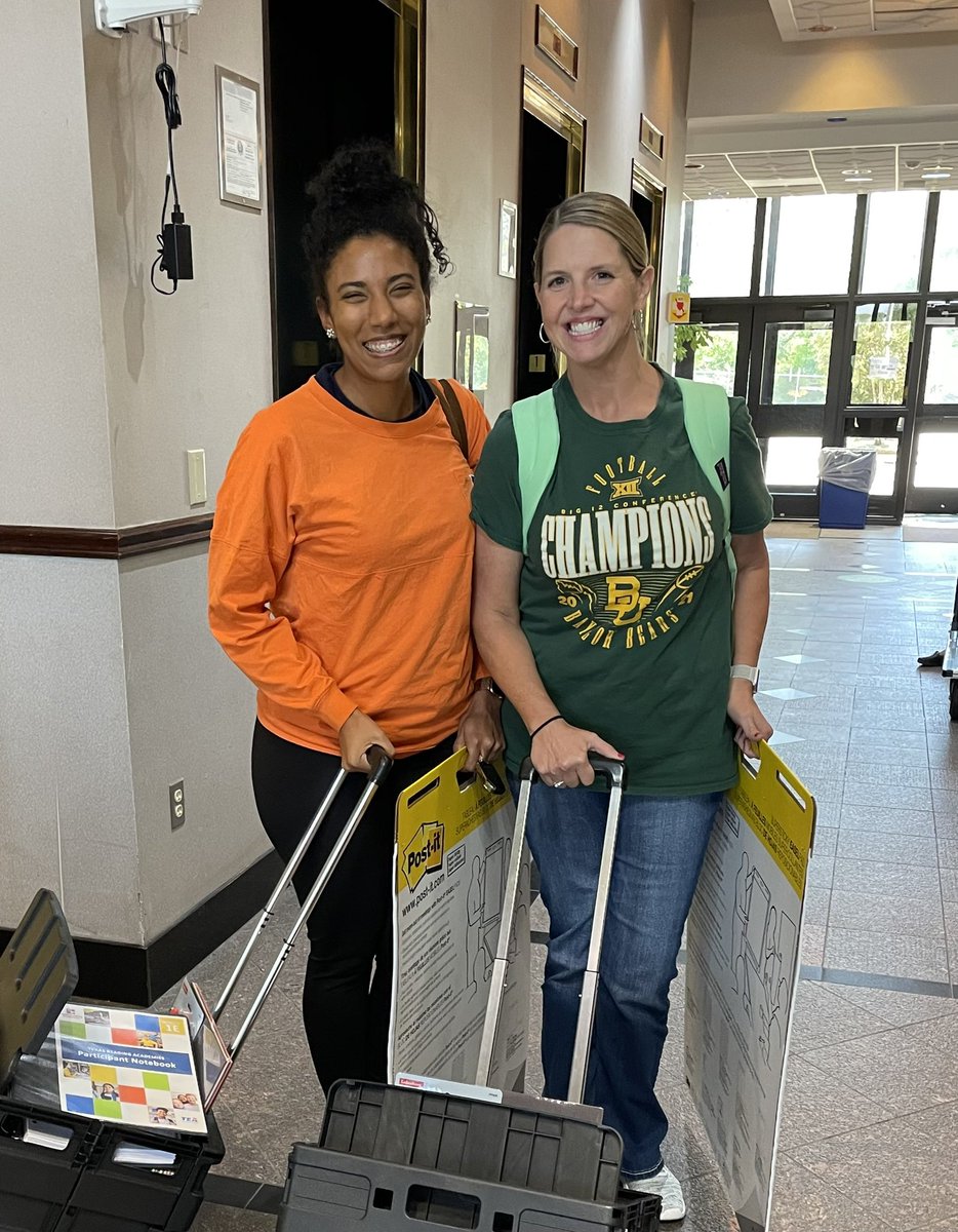 ReadBIGDallas's tweet image. What a wonderful day of learning and collaboration with our new teachers! We sent them off with a swag crate filled with literacy materials and books for their classroom libraries. Off they go to nurture our young readers! #ReadBIGDallas #TransformingLiteracy 📚✨